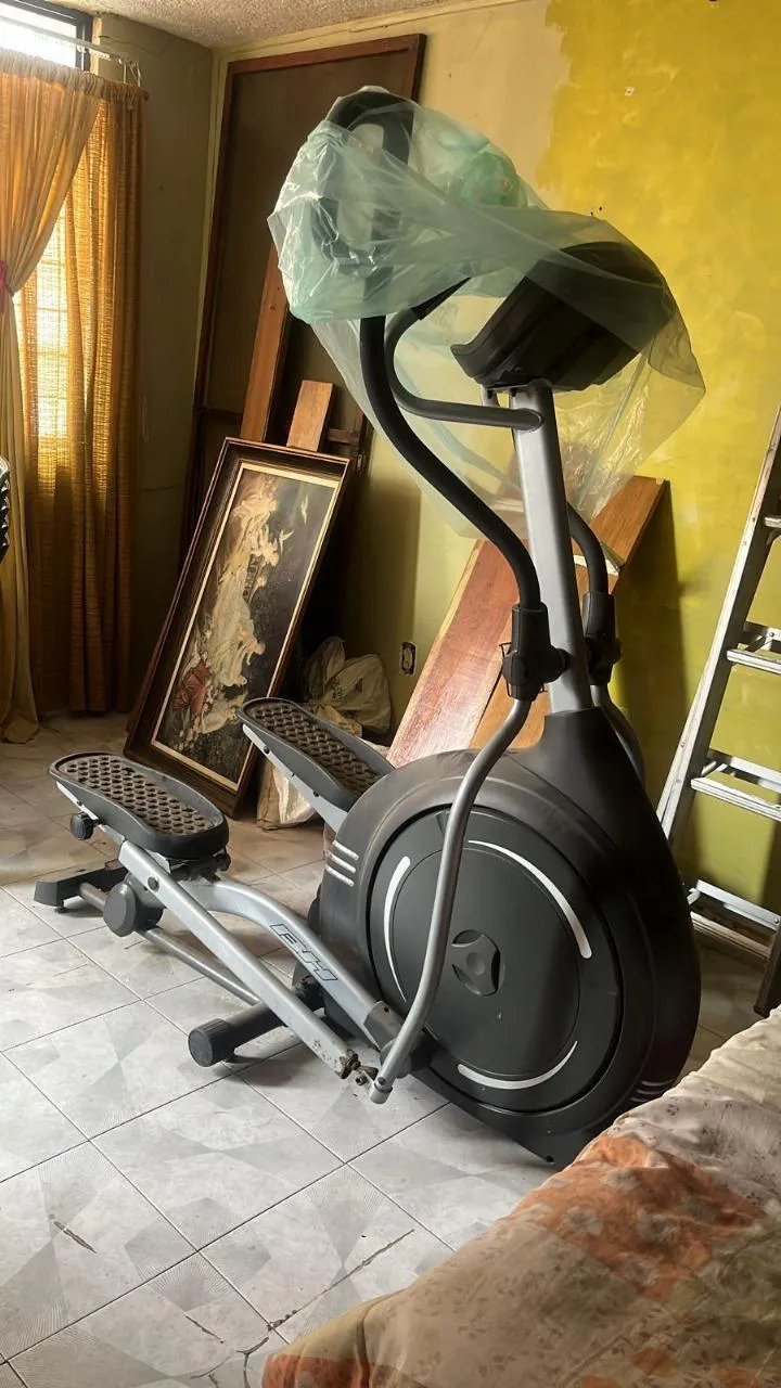 Elíptica preparada para su mantenimiento en casa del cliente